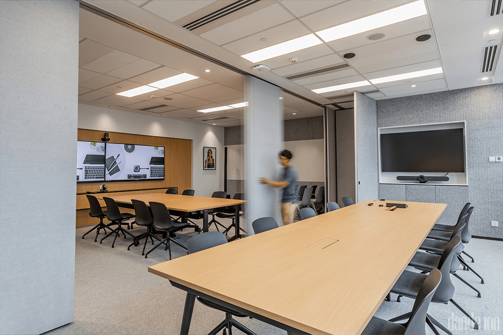 Hybrid office layout Construction